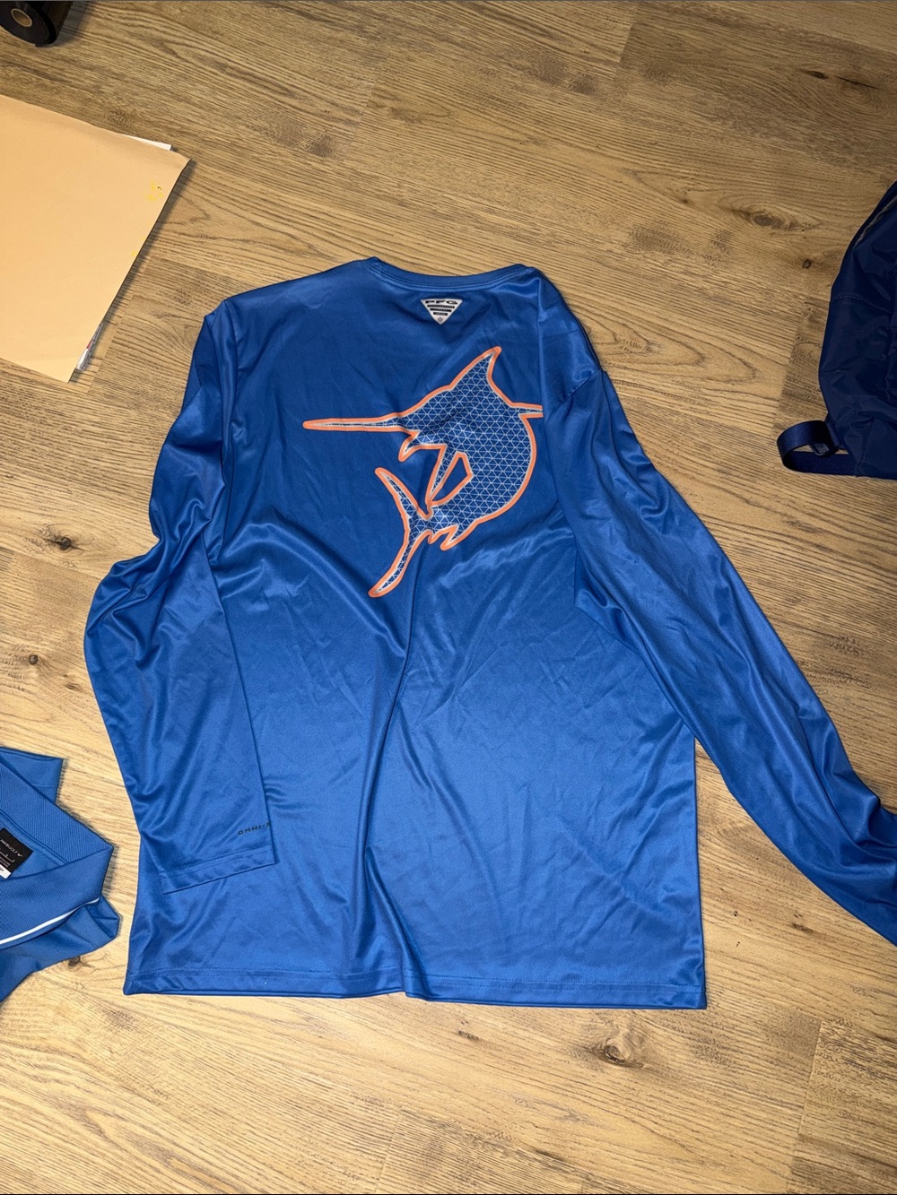 Columbia performance fishing gear Men’s Long-Sleeve Swim Shirt with Marlin
